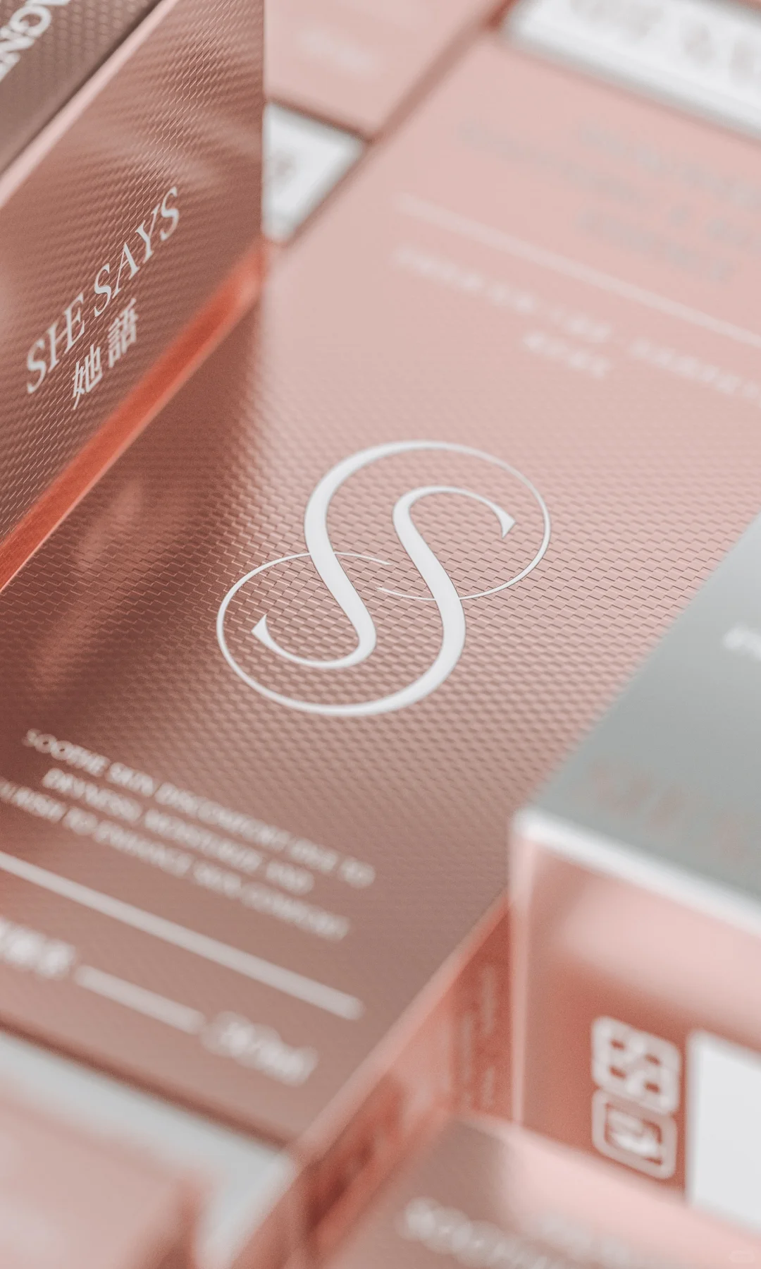 女性主义包装如何将优雅和符号丝滑融合！