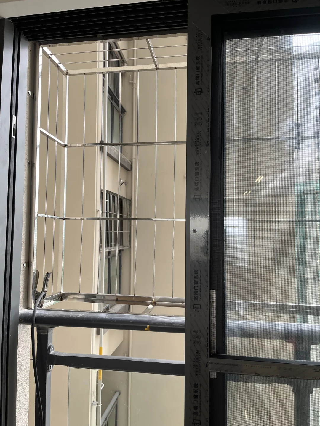 后悔没早点装！5里空心管不锈钢窗罩