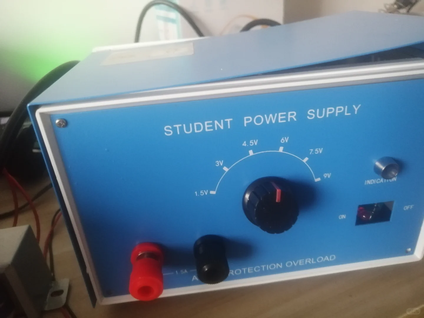 实验室设备：直流稳压电源1.5V～1.9V