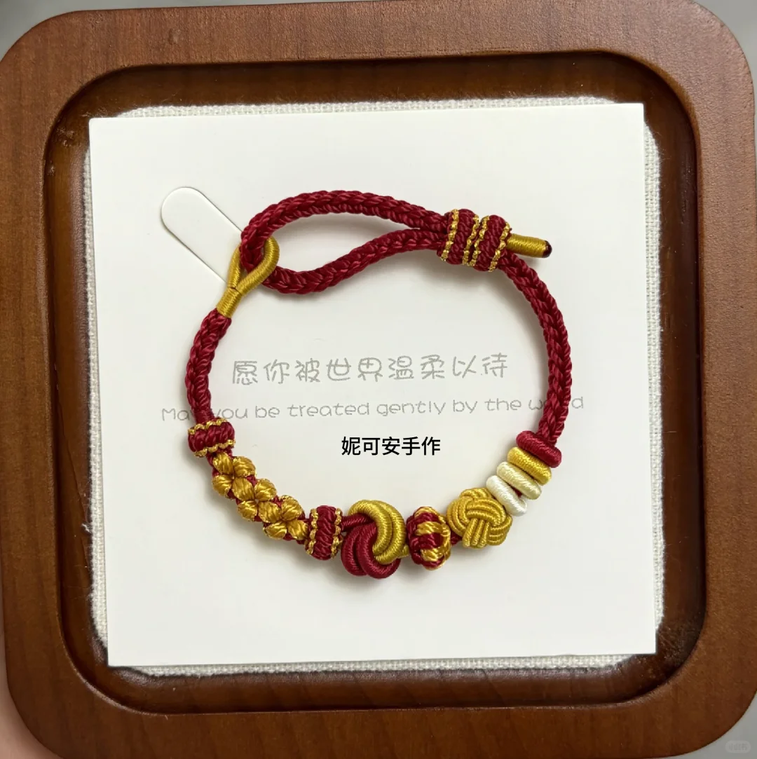 ?熬夜也要编！这款「月光手绳」治好了我的