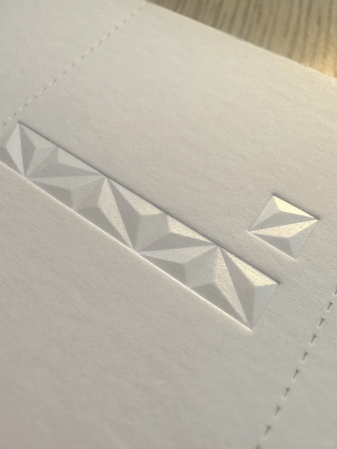 珠光白浮雕烫，烫金不仅仅是烫金烫银