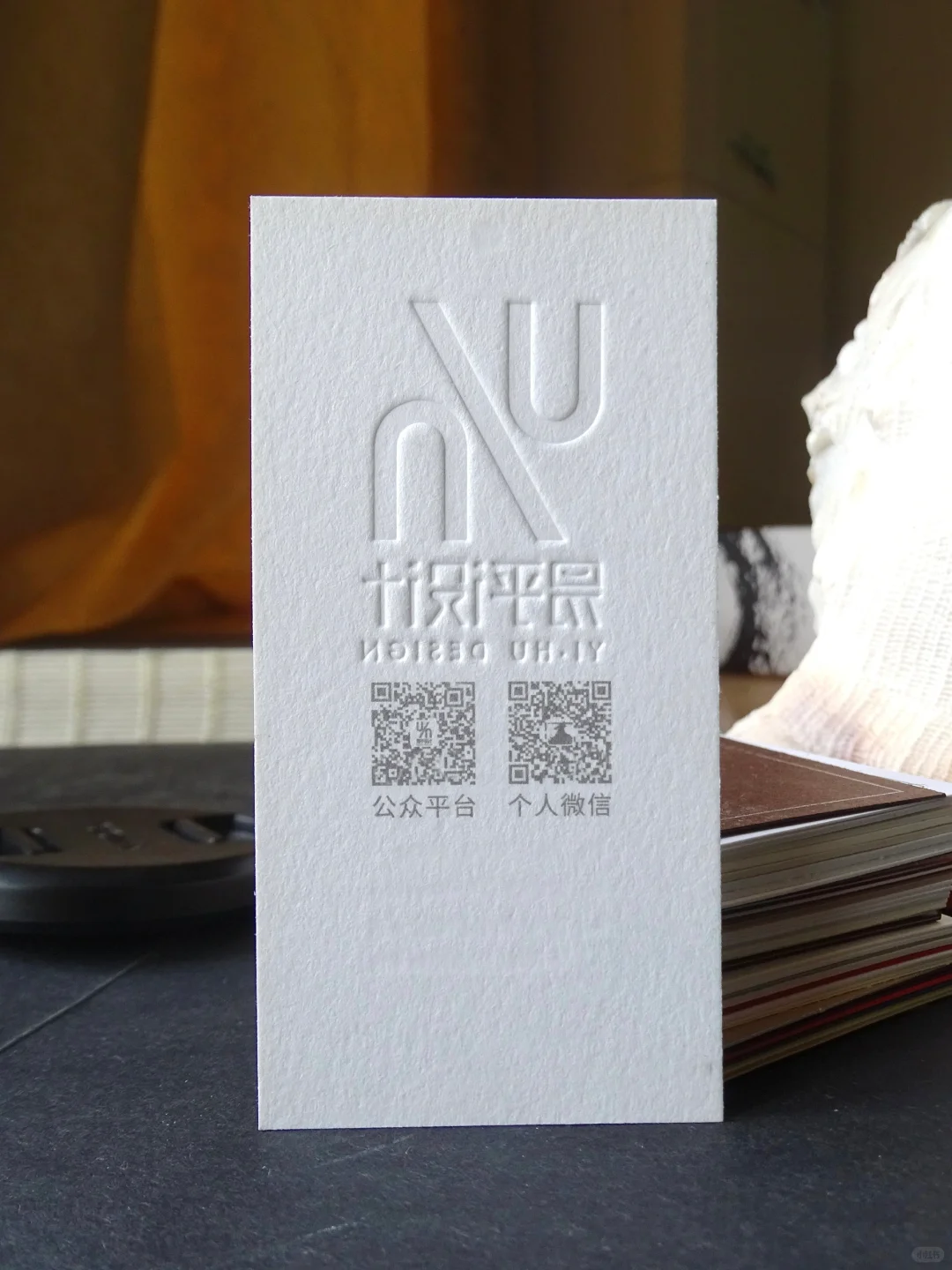 好的设计不用夸，触屏可见高端凹凸名片