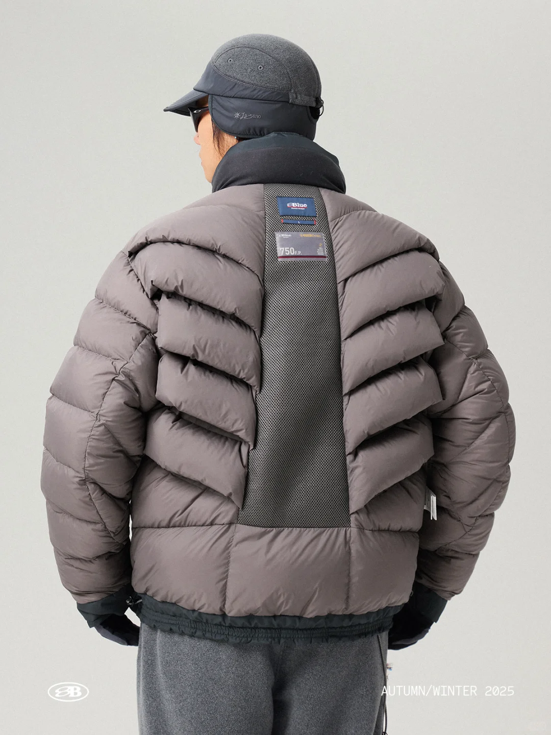 龙鳞 | 工装与功能性并存的羽绒