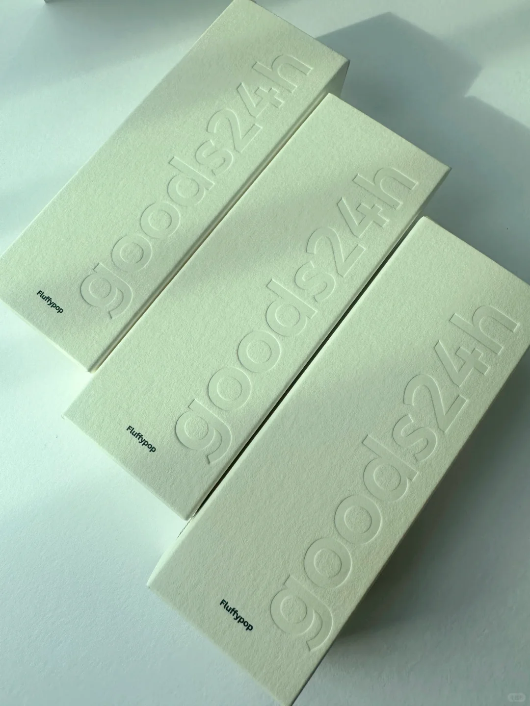 无色压凹+特种纸的盒子，狠狠拿捏高级感