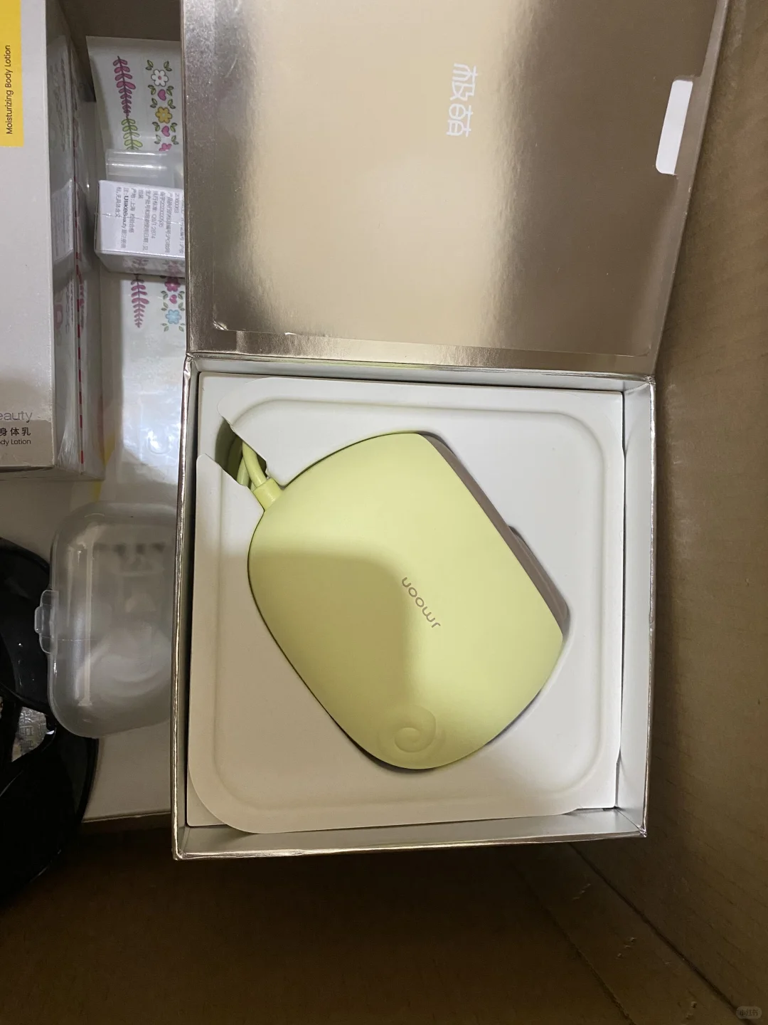 出极萌脱毛仪，几乎全新，价格便宜，赠品多