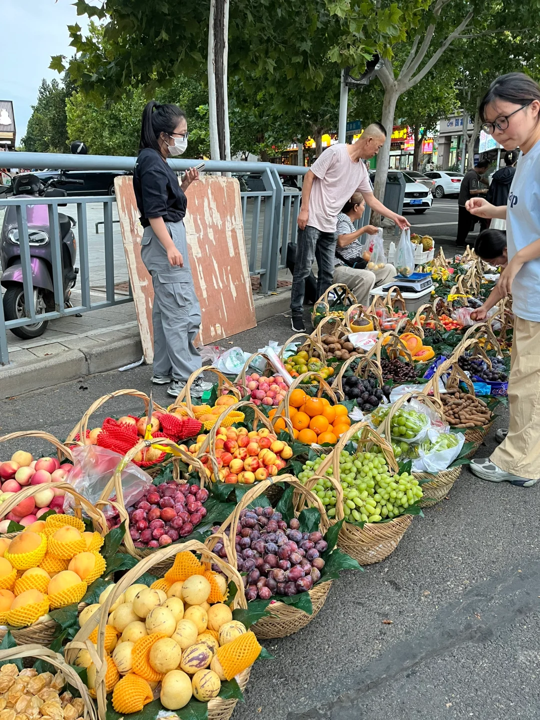 第一次在郑州见这样卖水果的……