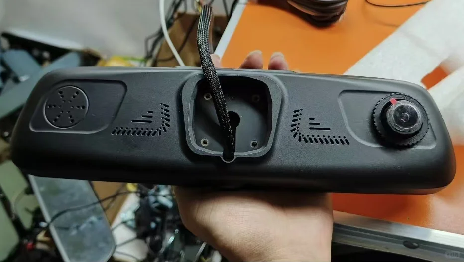 140元的智能后视镜，自带行车记录仪和导航