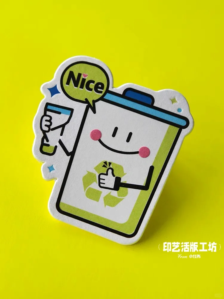 一张张凹凸有致的杯垫小卡片～～