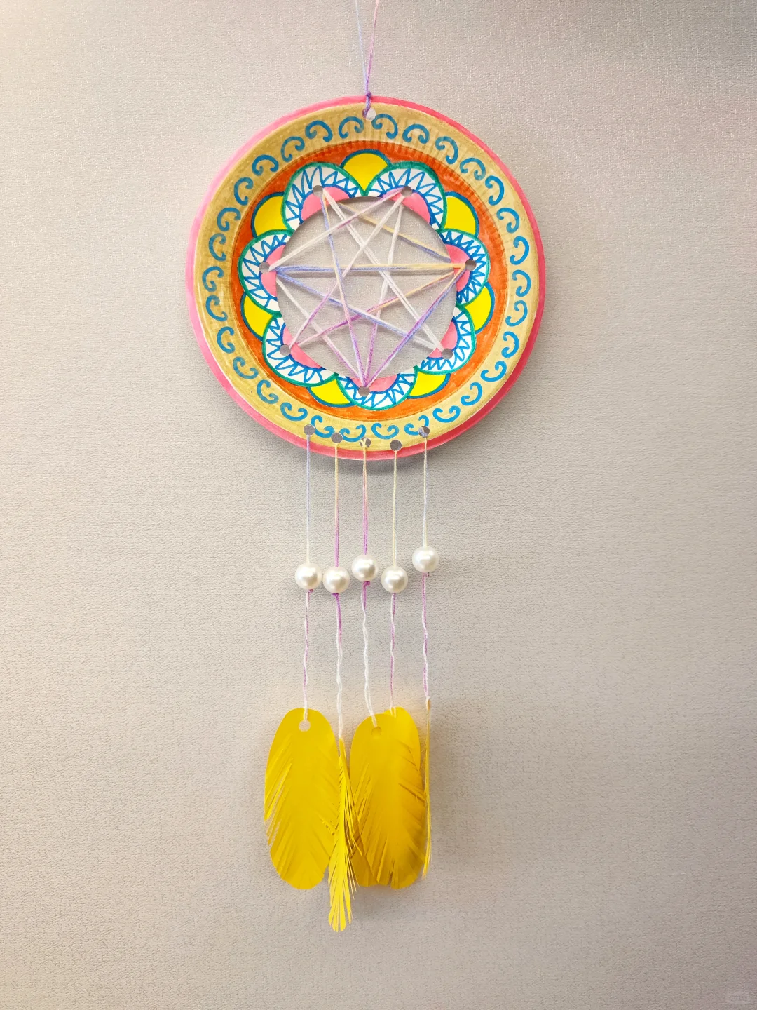 幼儿园秋天编织区环创｜毛线创意编织捕梦网