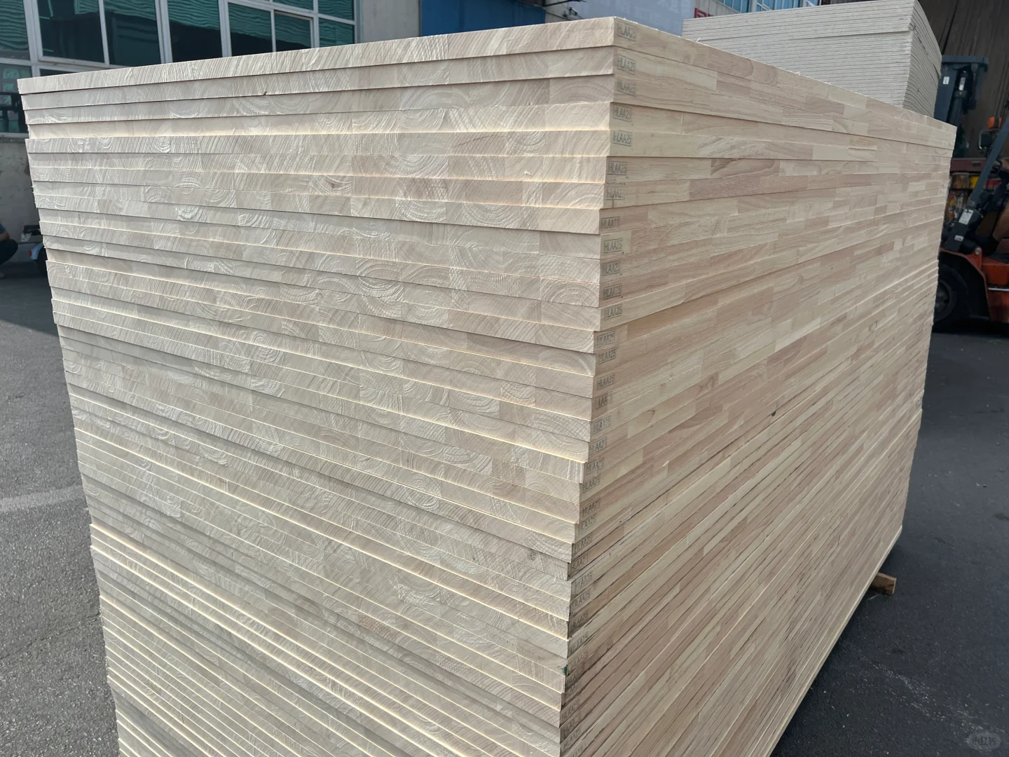 橡胶木有酸臭味？