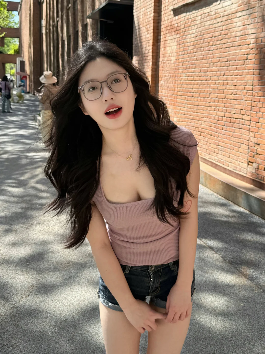 肉肉女生一定要试的超显瘦方领T恤！！