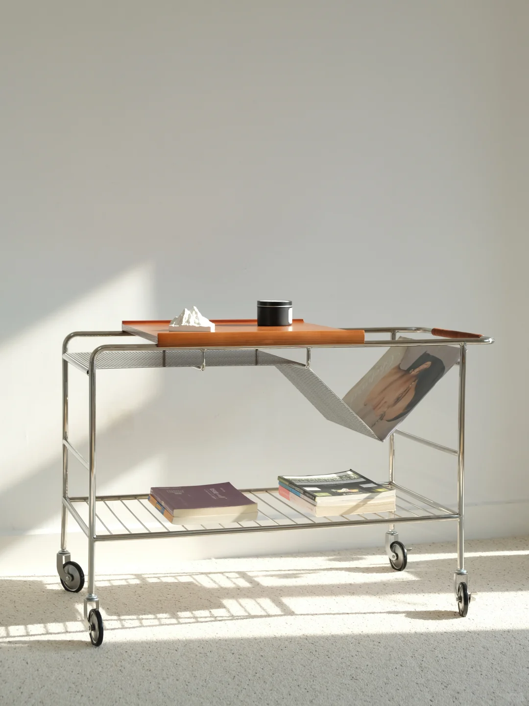 一台美丽且实用的小推车置物架边几