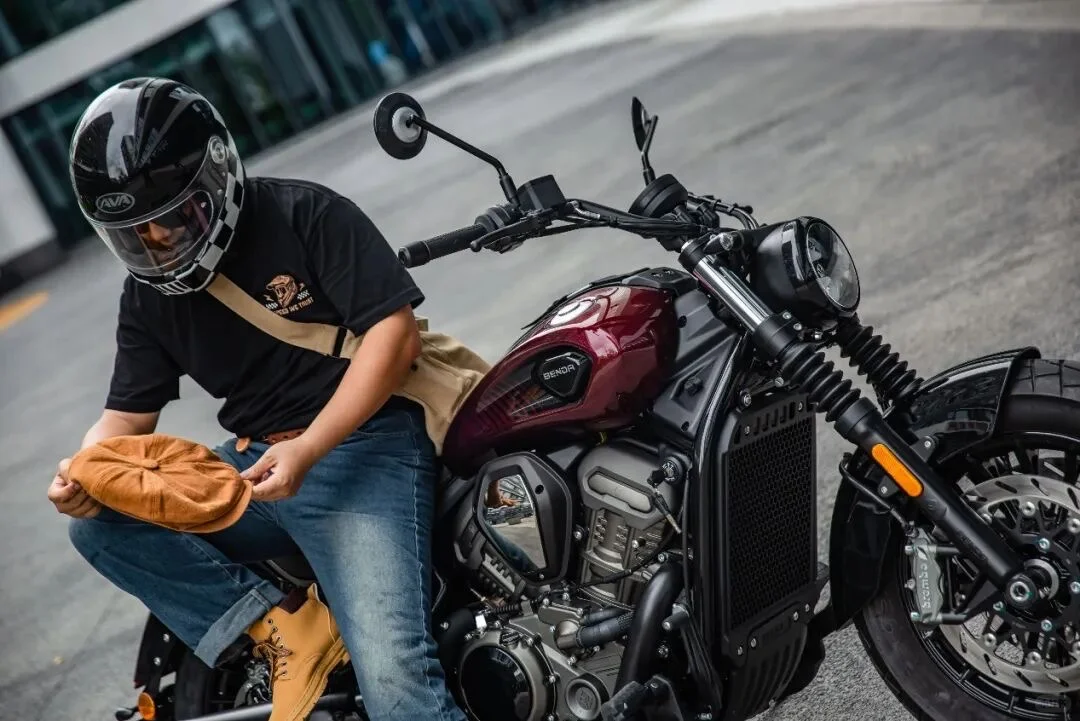 复古的颜色?黑旗950试驾体验