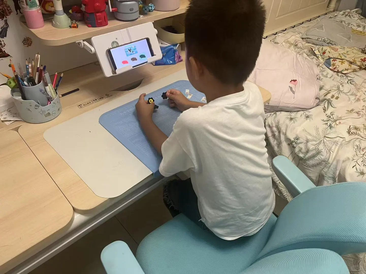 3岁娃的生日愿望：'我要挖霸王龙化石！'