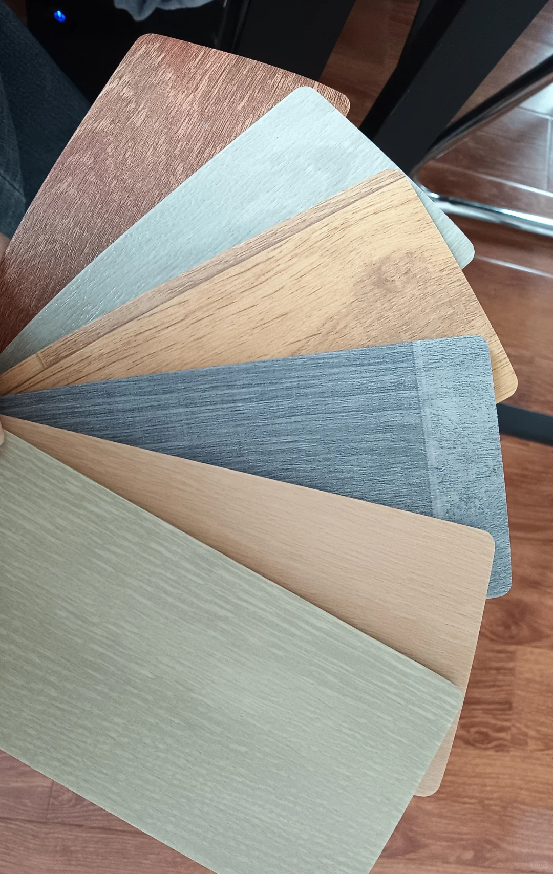 耐磨抗压仿木纹地胶