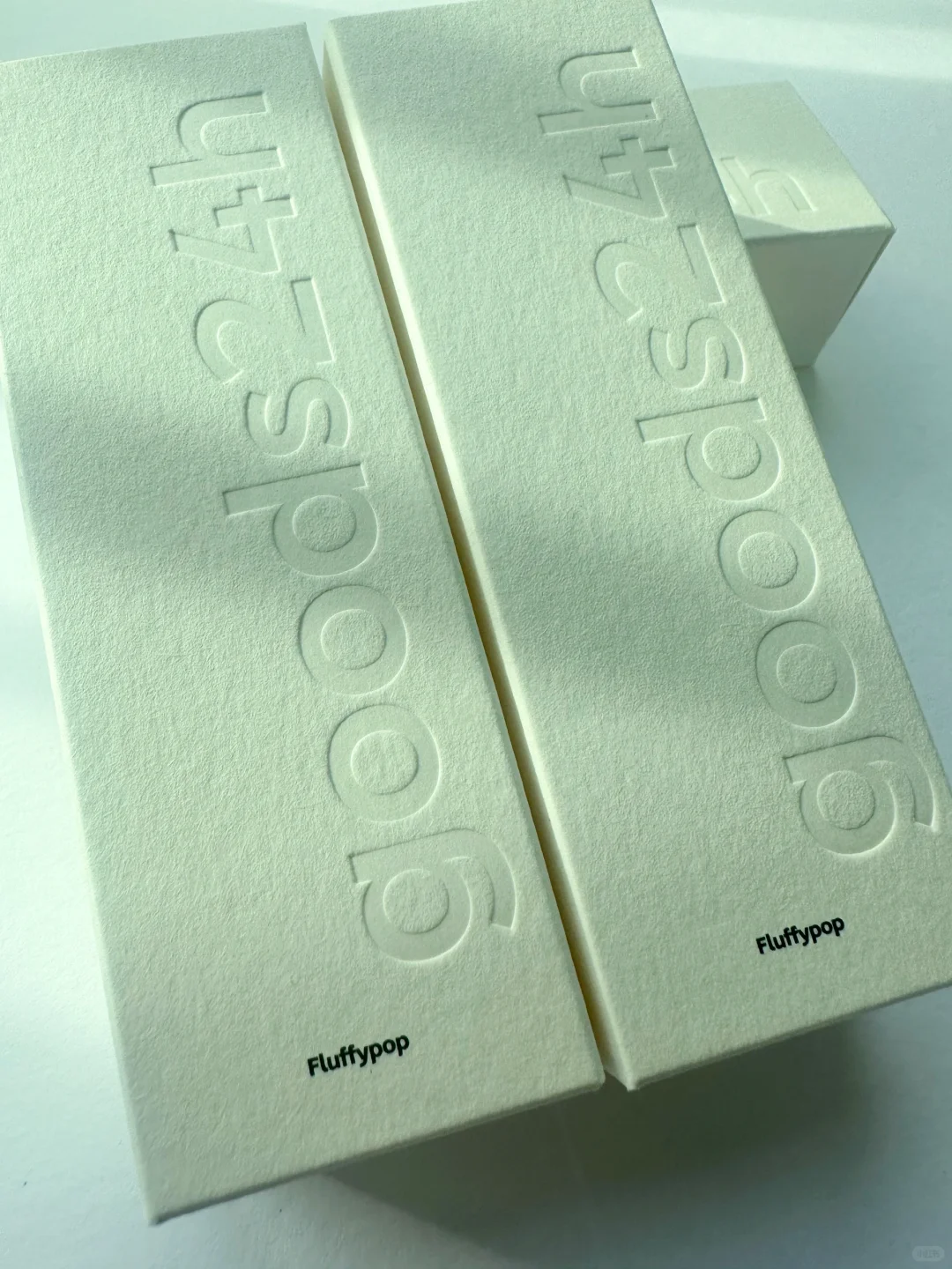 无色压凹+特种纸的盒子，狠狠拿捏高级感