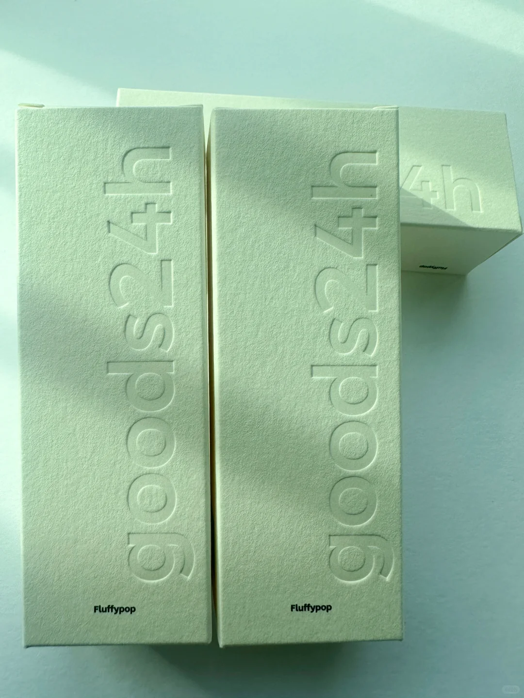 无色压凹+特种纸的盒子，狠狠拿捏高级感