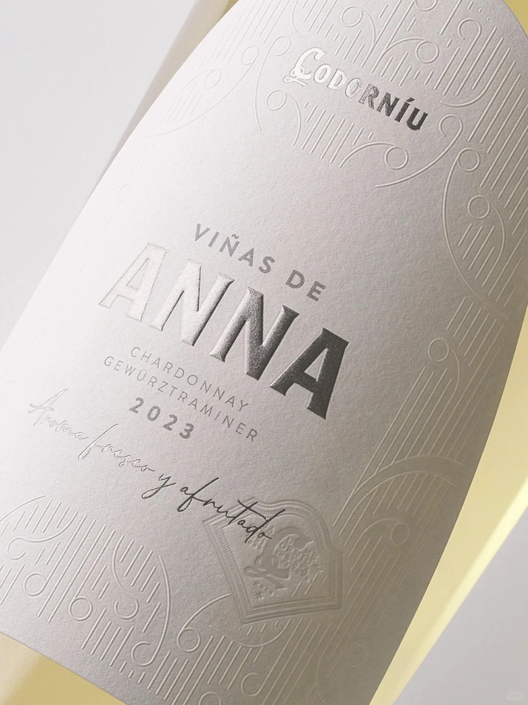 这款瓶贴，一下就把葡萄酒的档次提上来了！