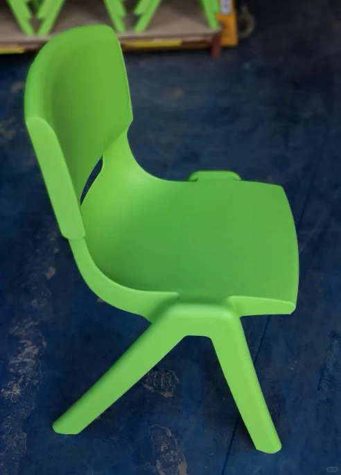 学校全塑料椅子，学生椅，培训椅