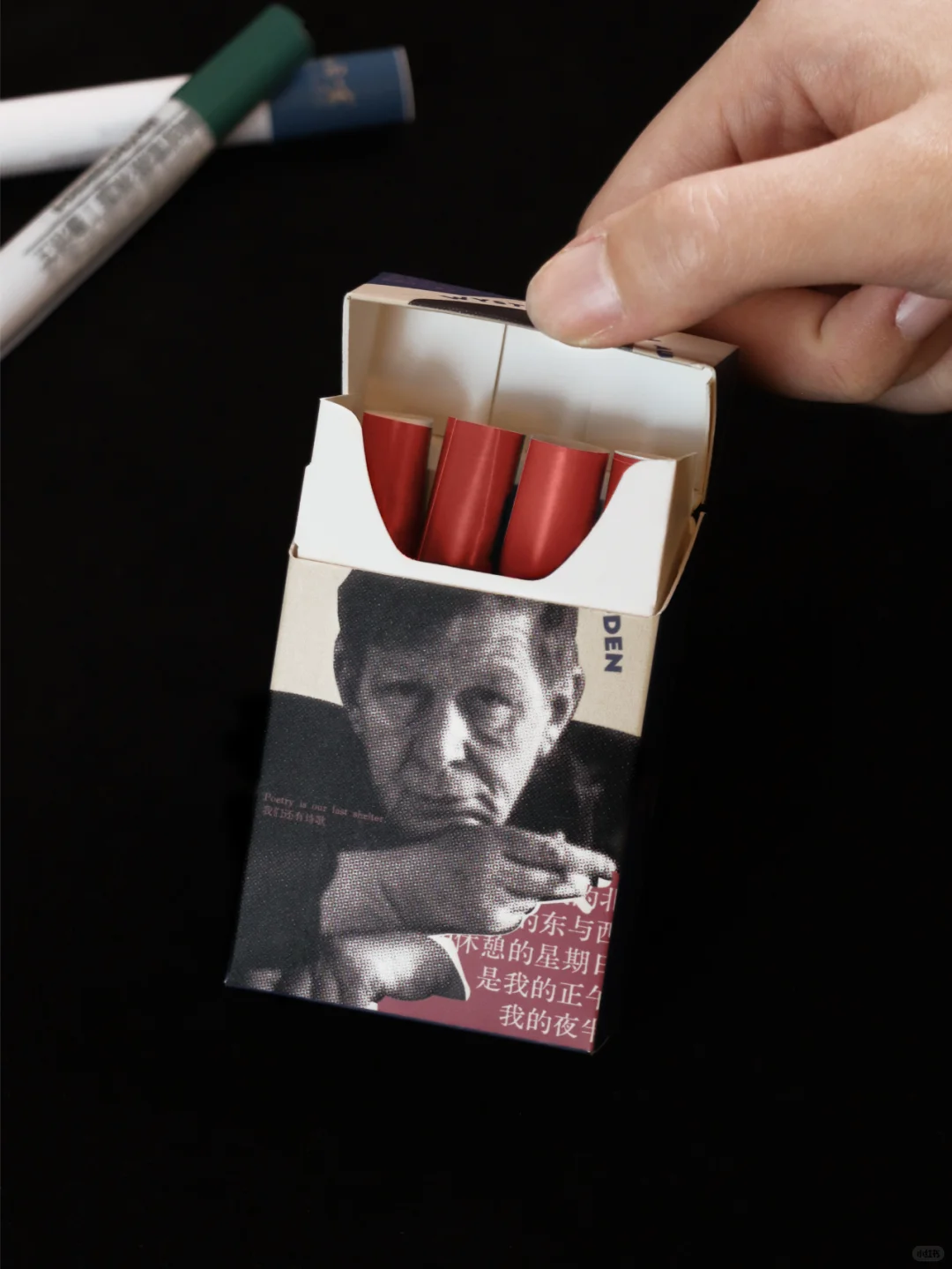 王尔德邀请你来一支诗歌烟卷 放松一下