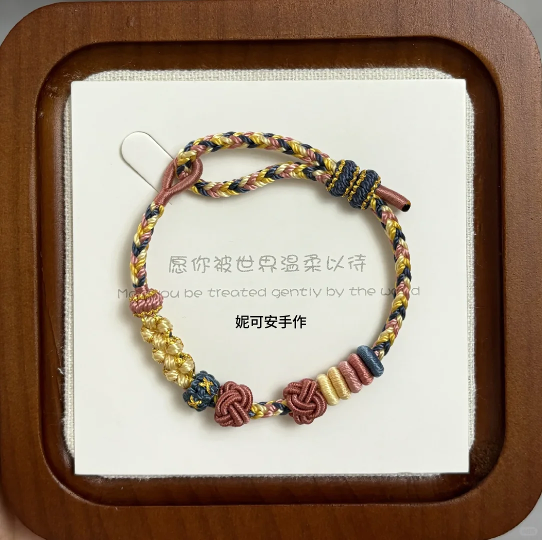 ?熬夜也要编！这款「月光手绳」治好了我的