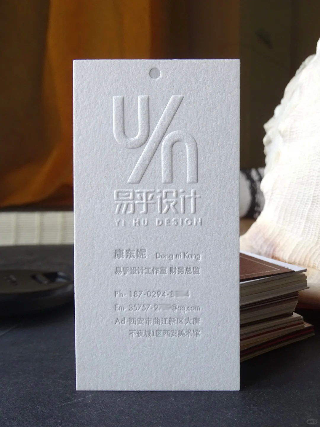 好的设计不用夸，触屏可见高端凹凸名片