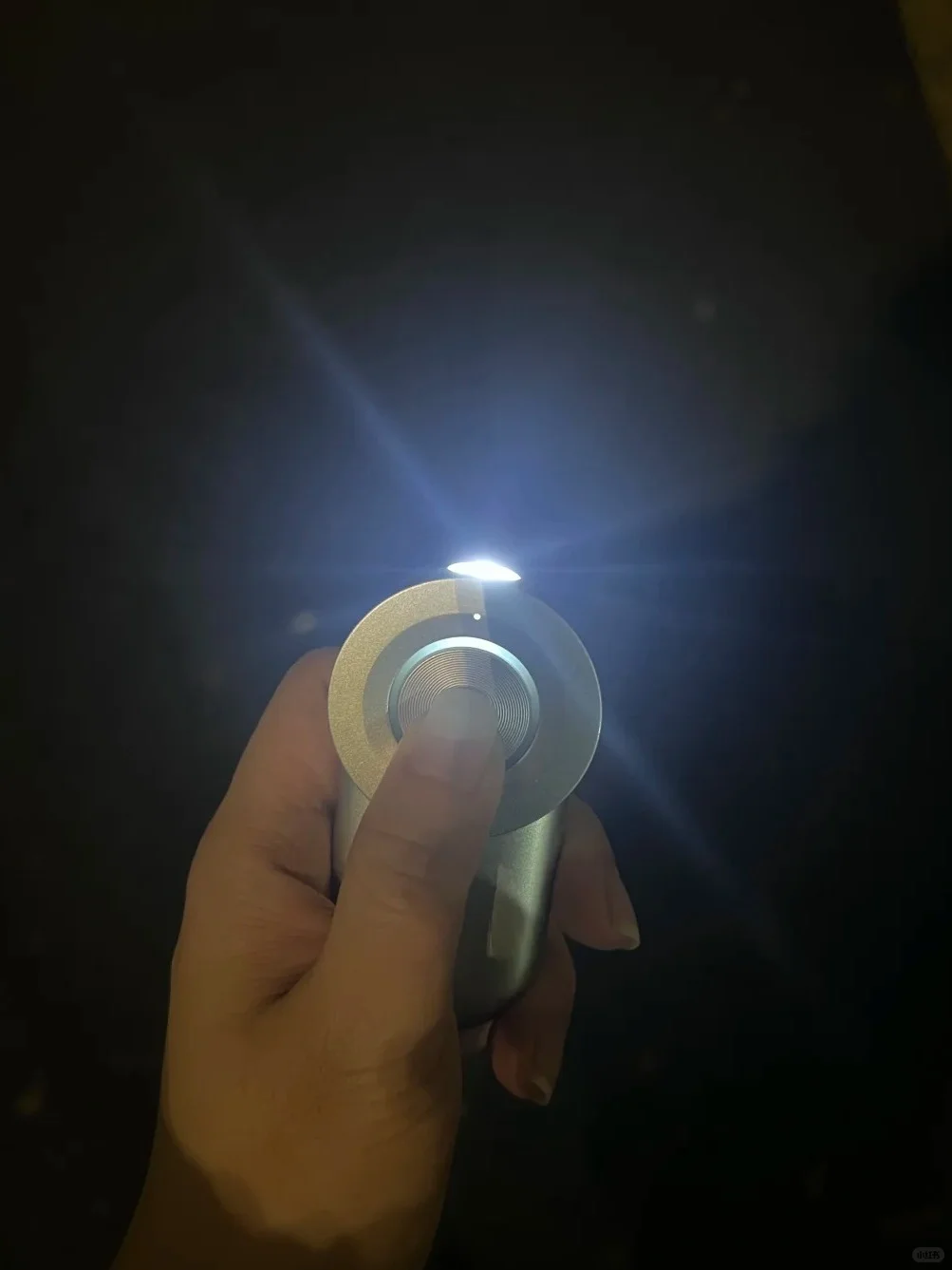 以后加班一个人走夜路再也不怕了！！！