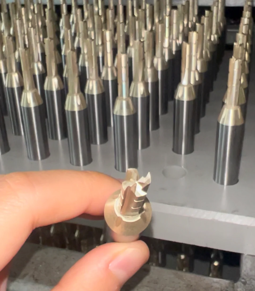 【新品】四刃开料刀 光滑不崩边