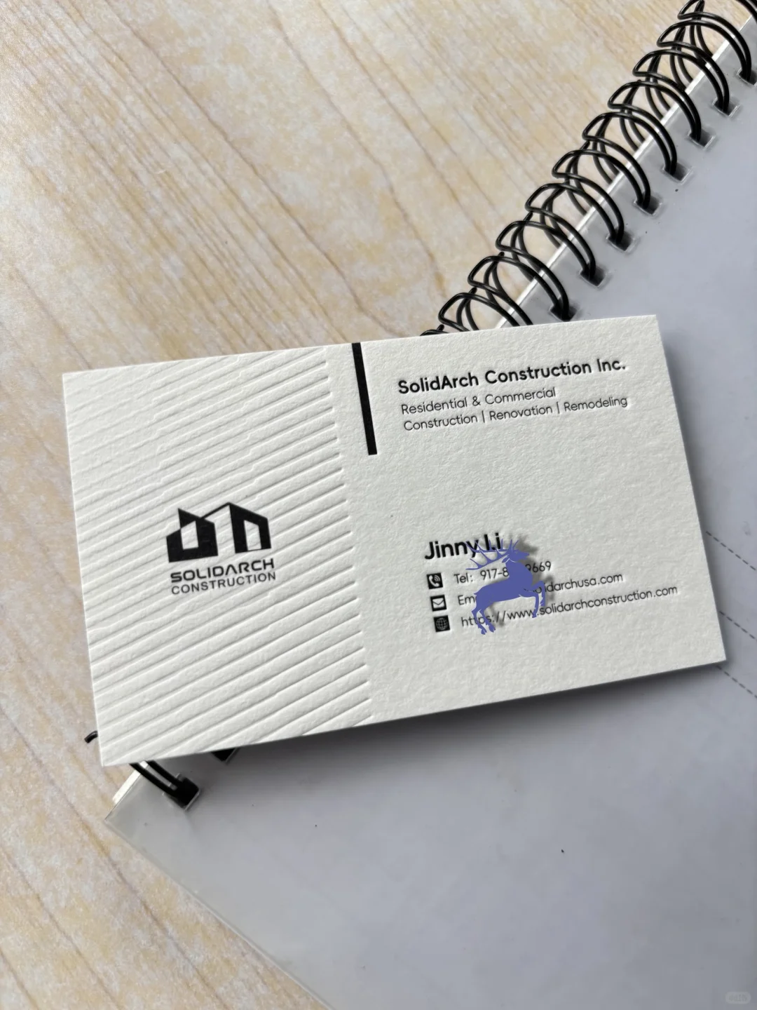 名片做上压花后，视觉效果立显