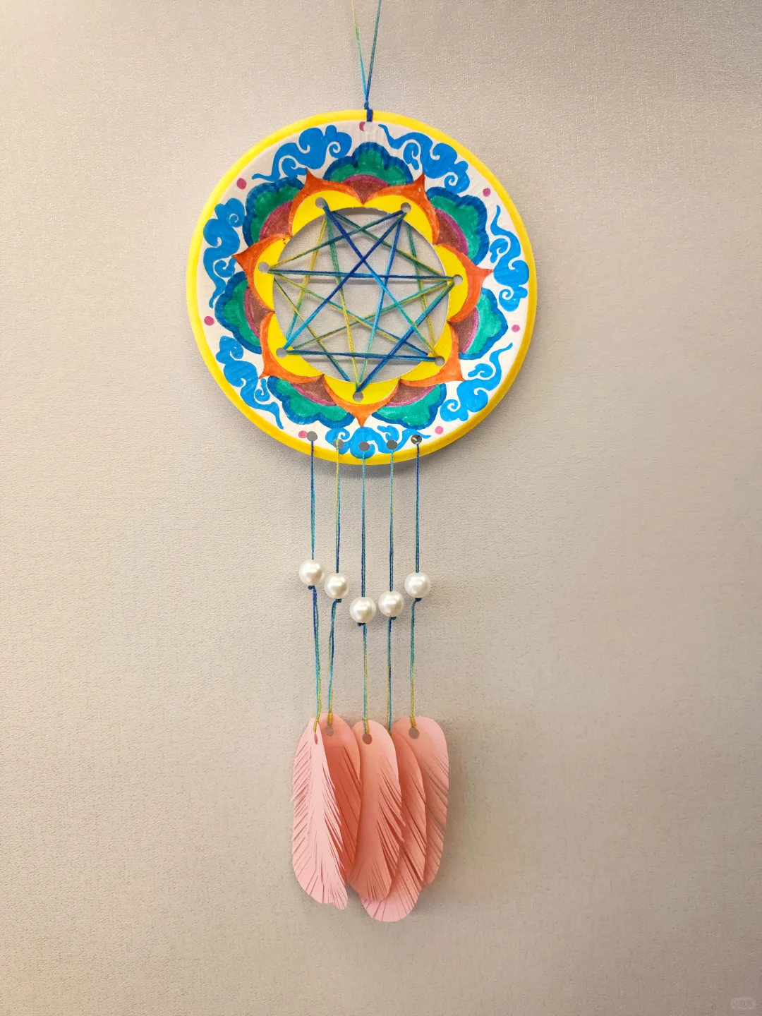 幼儿园秋天编织区环创｜毛线创意编织捕梦网