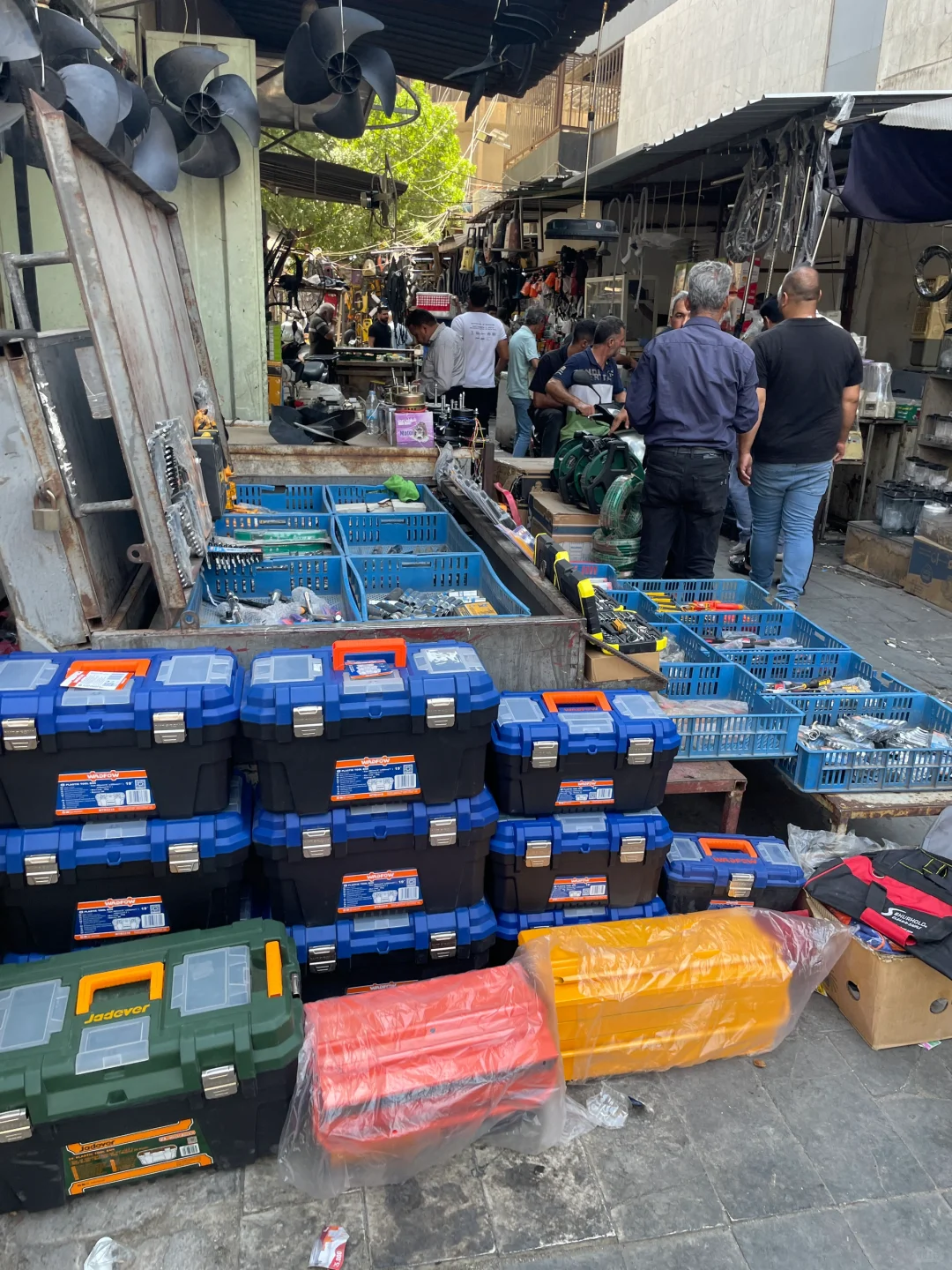 伊拉克，农具五金市场。