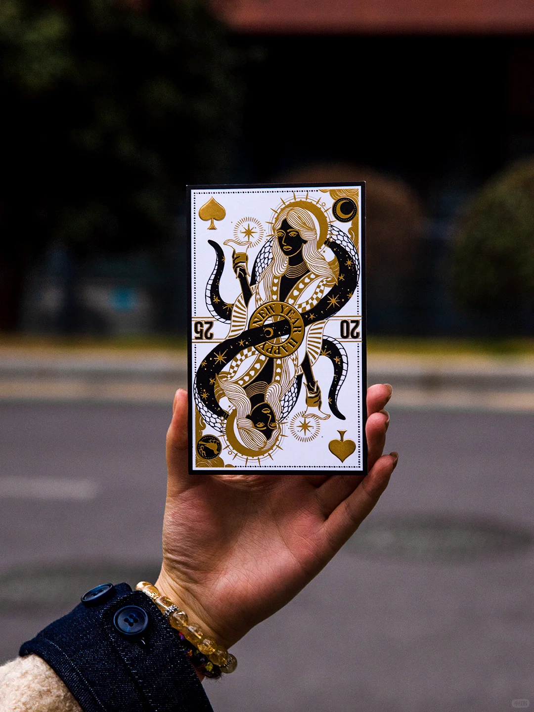 一张工艺满满的精美小卡