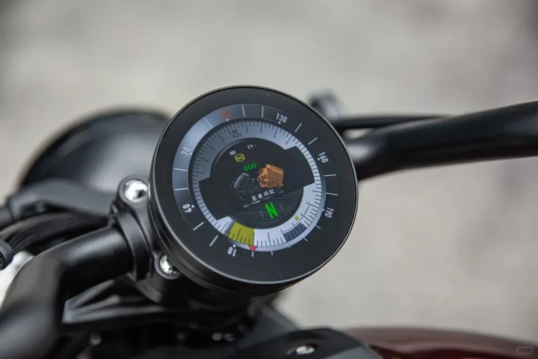 复古的颜色?黑旗950试驾体验