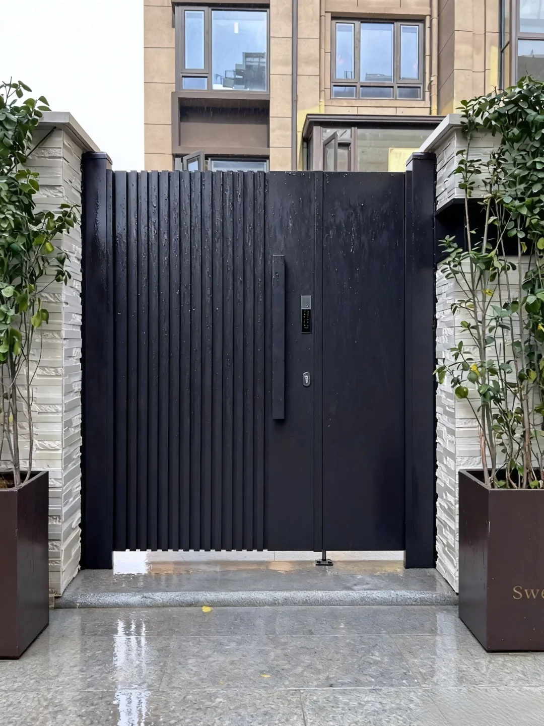 农村自建房的铝合金大门超简单的保养方法，