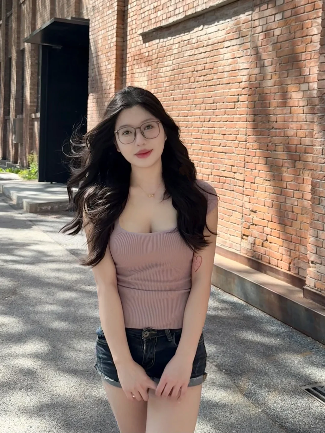 肉肉女生一定要试的超显瘦方领T恤！！