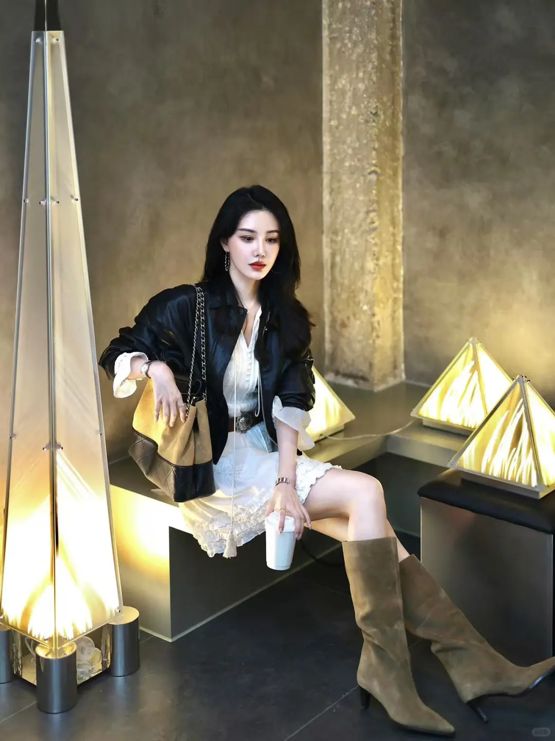 香影试衣间?皮衣+连衣裙=慵懒高级感