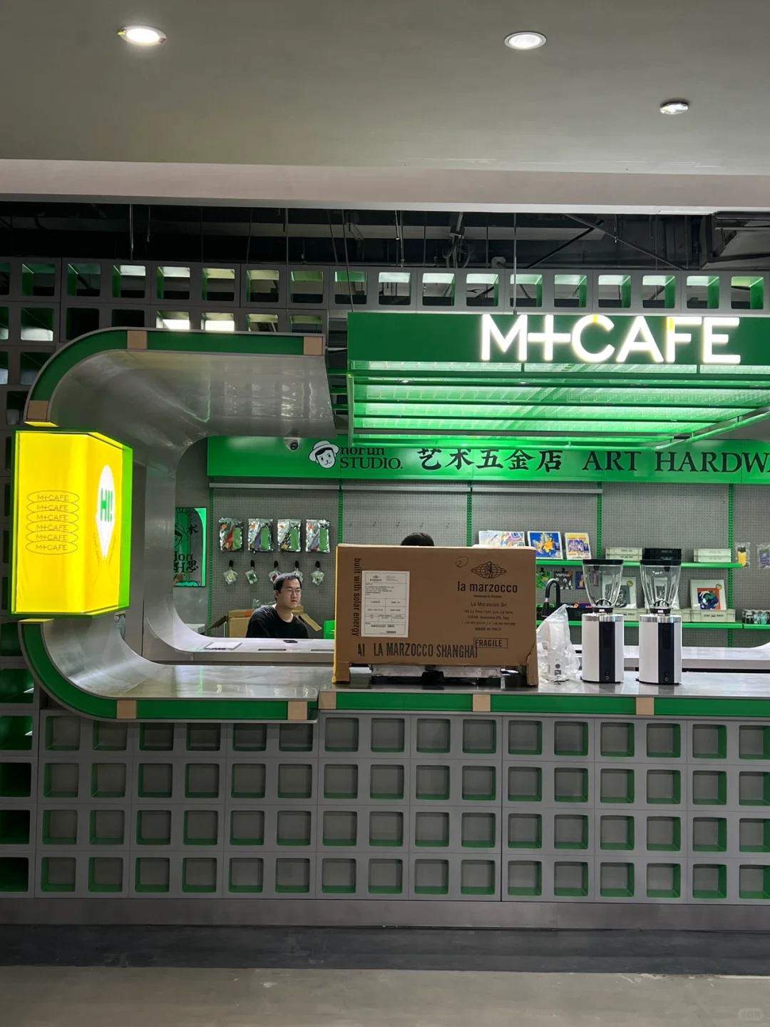 营业中?艺术五金店