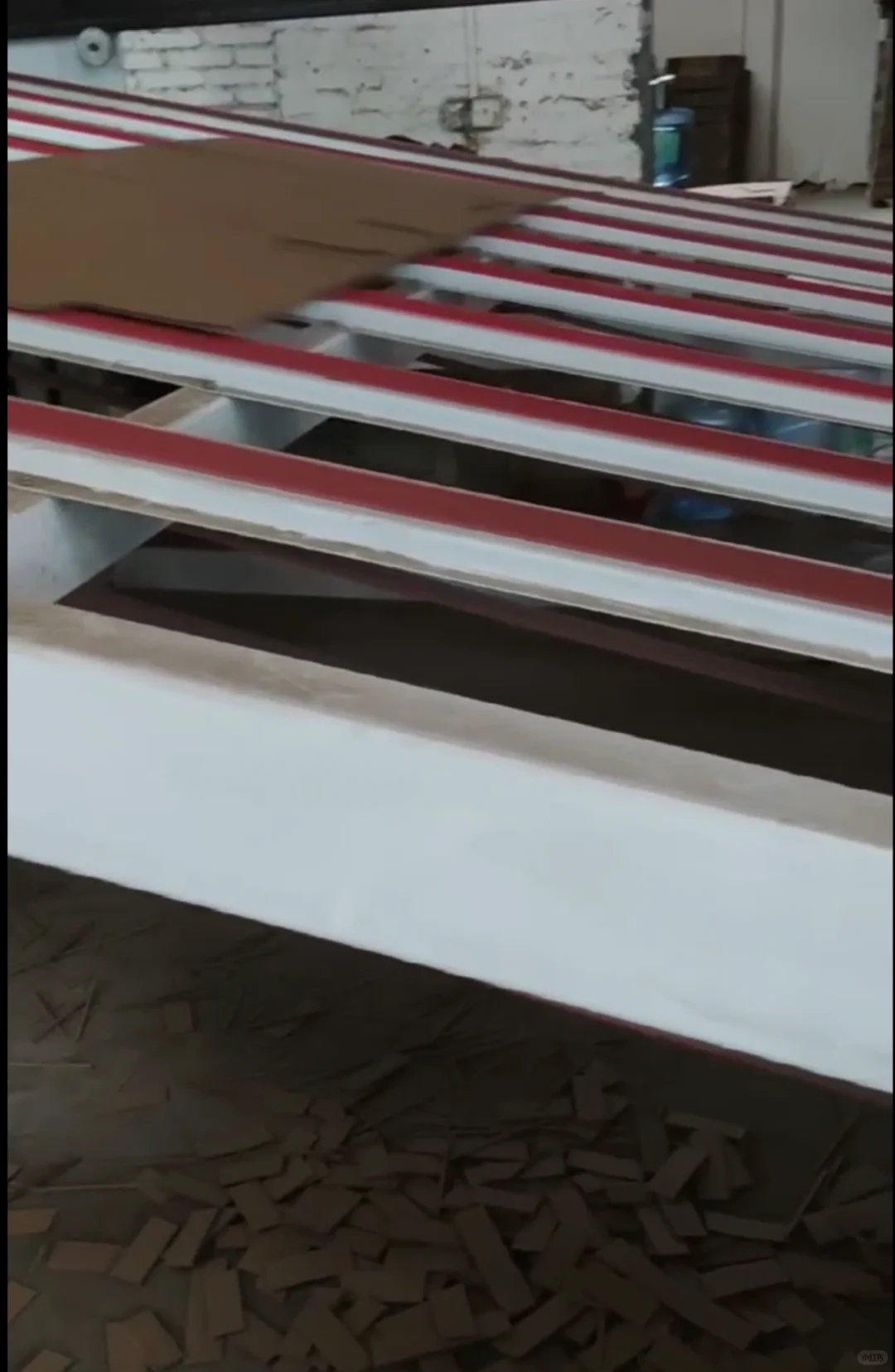 食品行业包装纸箱生产中……