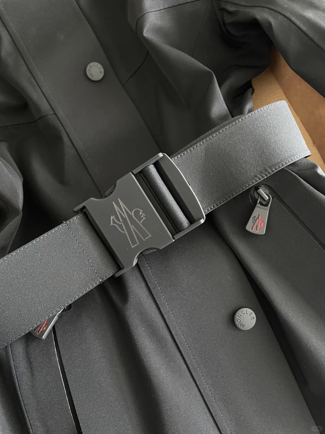 买到喜欢的滑雪服了！