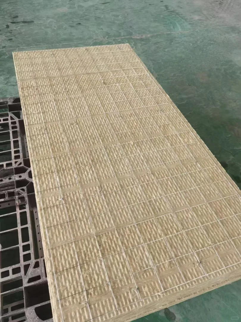 网织增强岩棉复合板：建筑保温与防火的理想