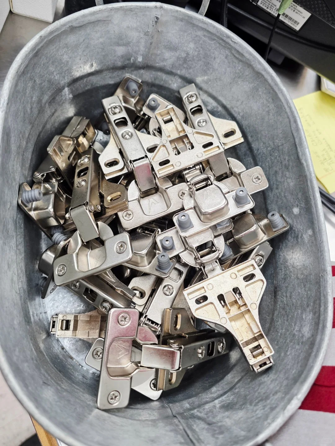 《一只铰链的全城追寻记》