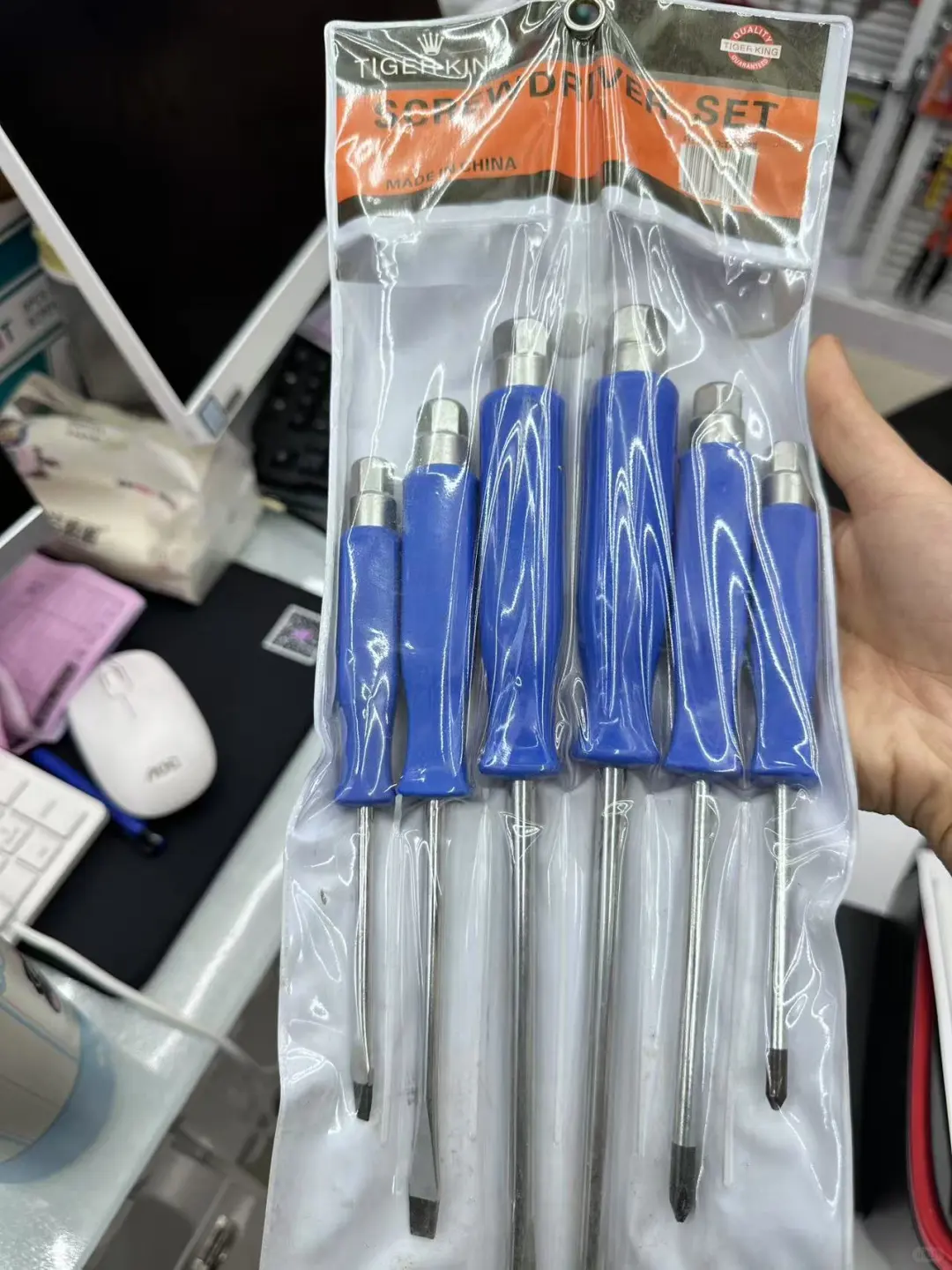 一个英专女生在义乌卖五金，是不是有点反差？