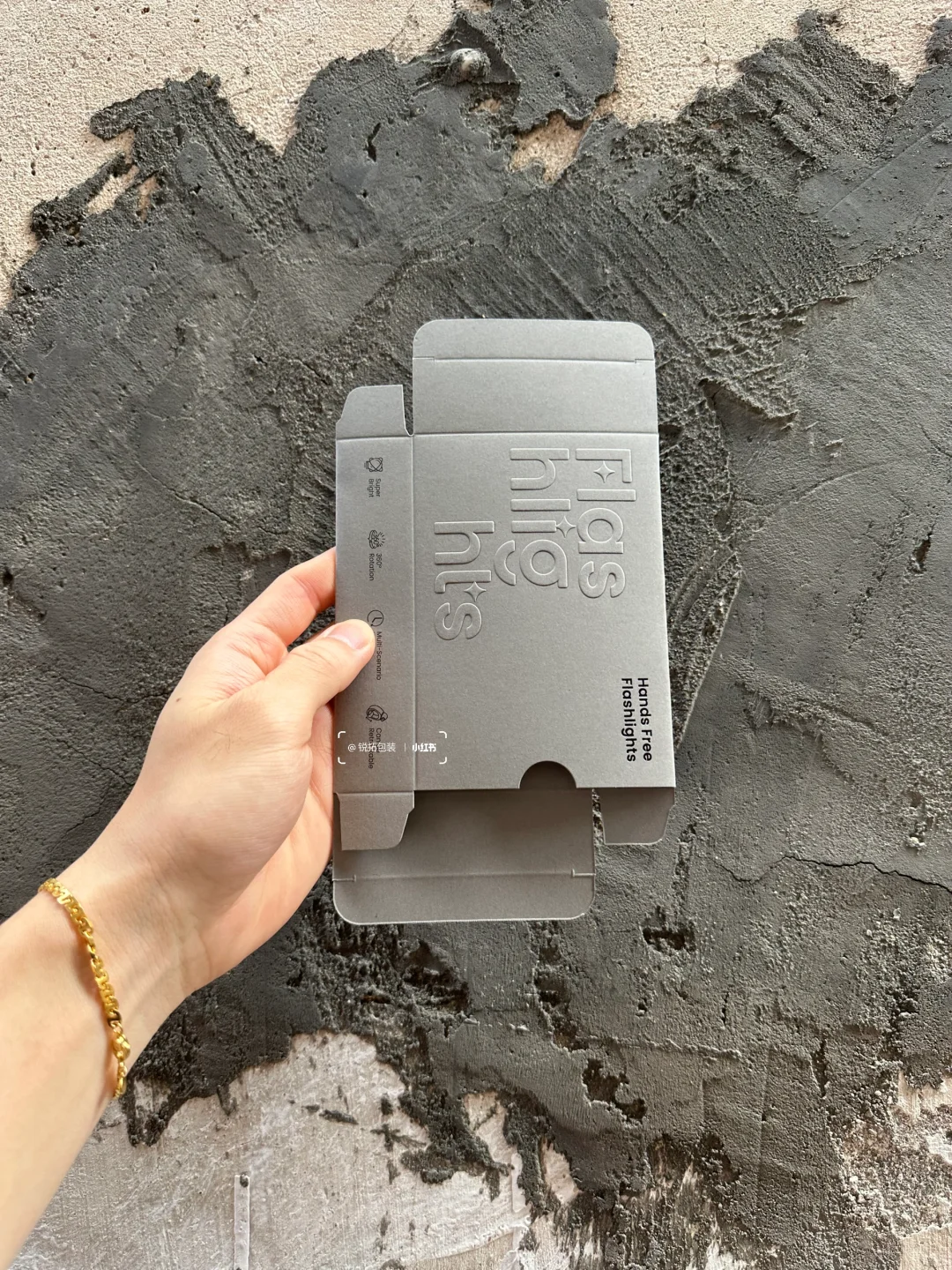 自然肌理与激凸的融合