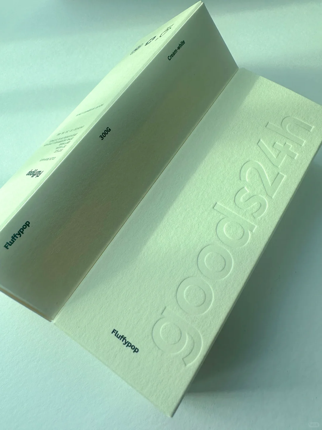 无色压凹+特种纸的盒子，狠狠拿捏高级感