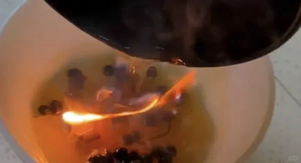 家家都有的这种碗，盛上热油就是“炸弹”！