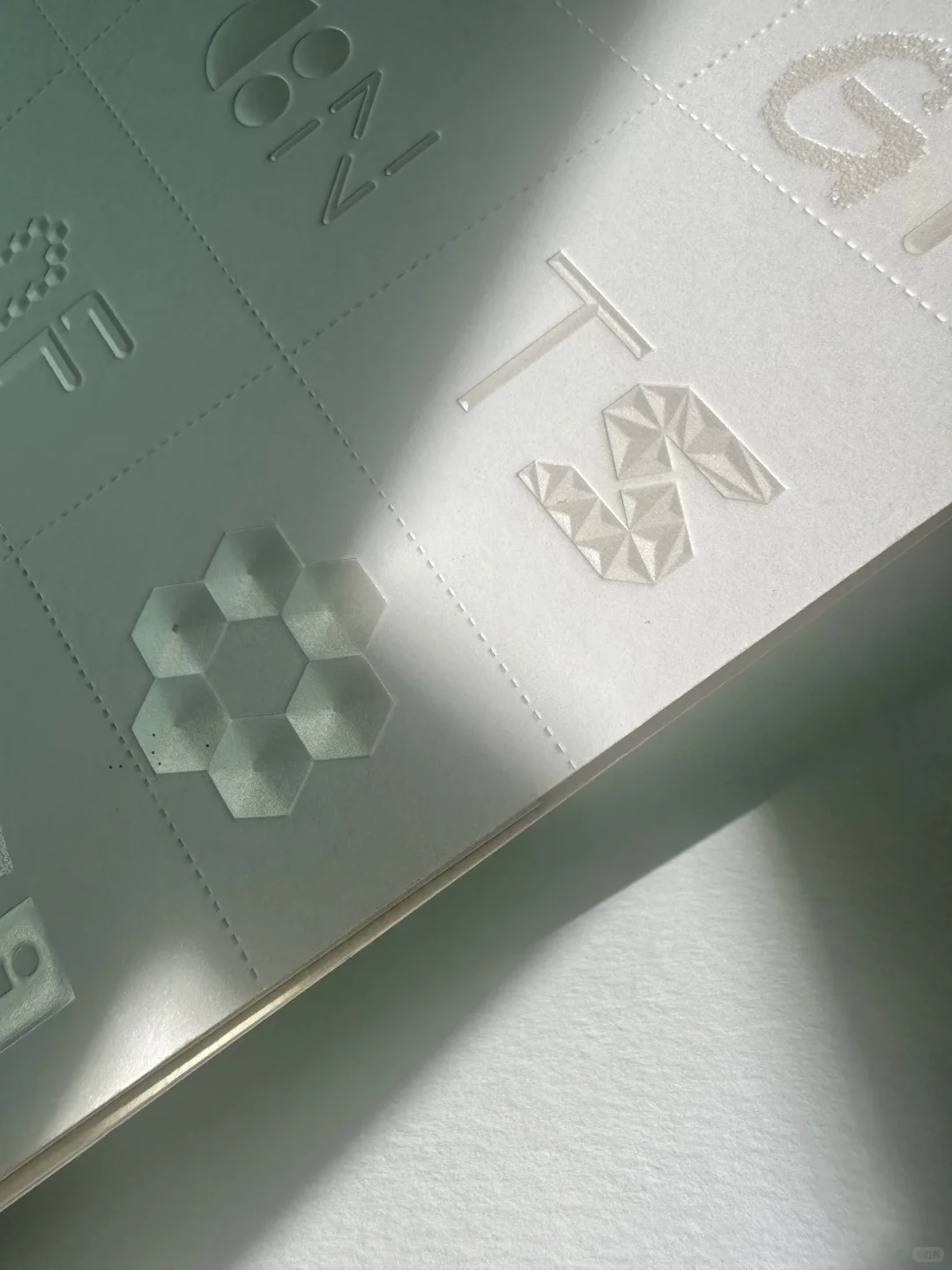 珠光白浮雕烫，烫金不仅仅是烫金烫银