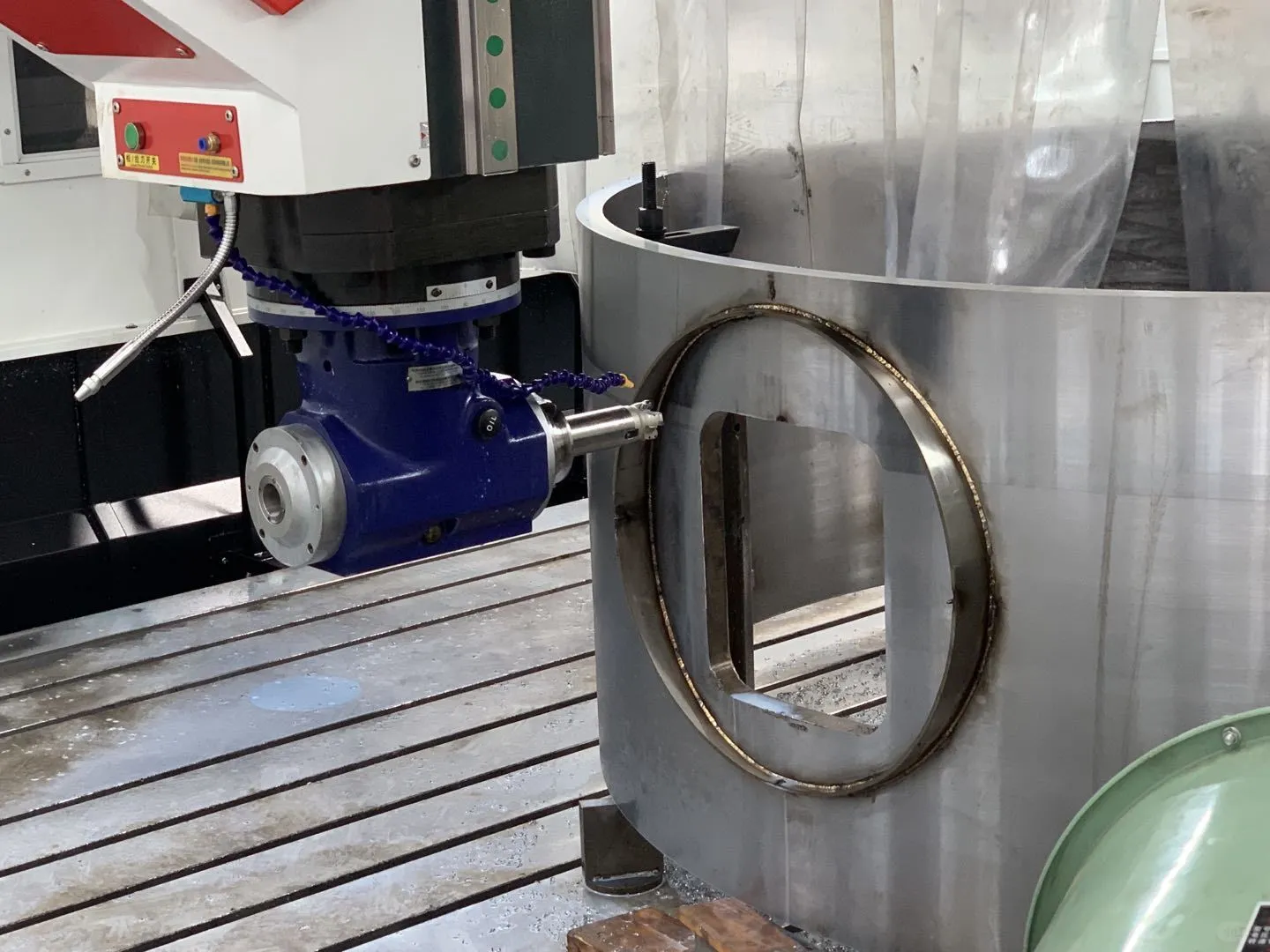 数控龙门加工中心配备角度头的作用有哪些