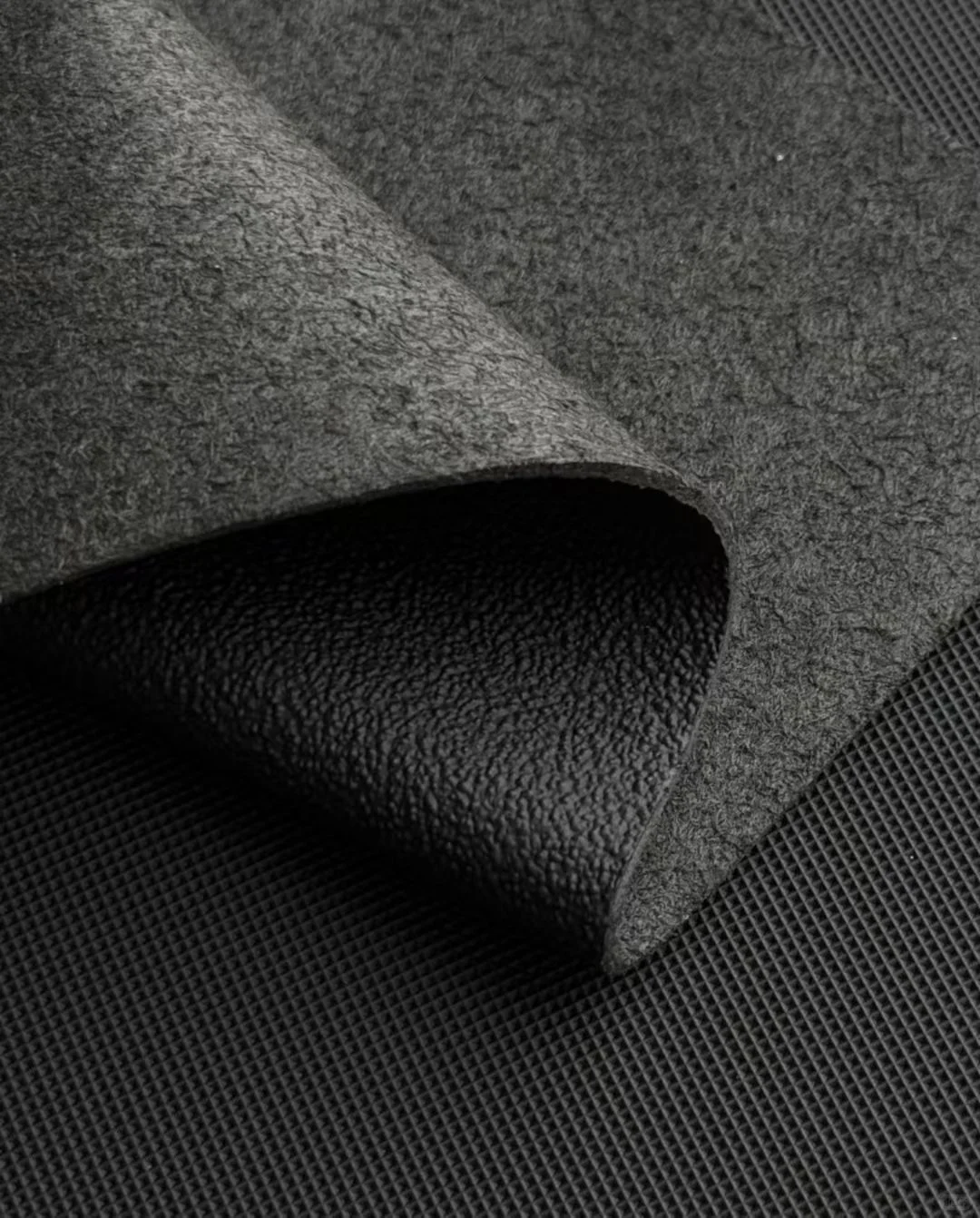 橡胶超纤，具有防滑止滑而且耐磨耐刮。适用于