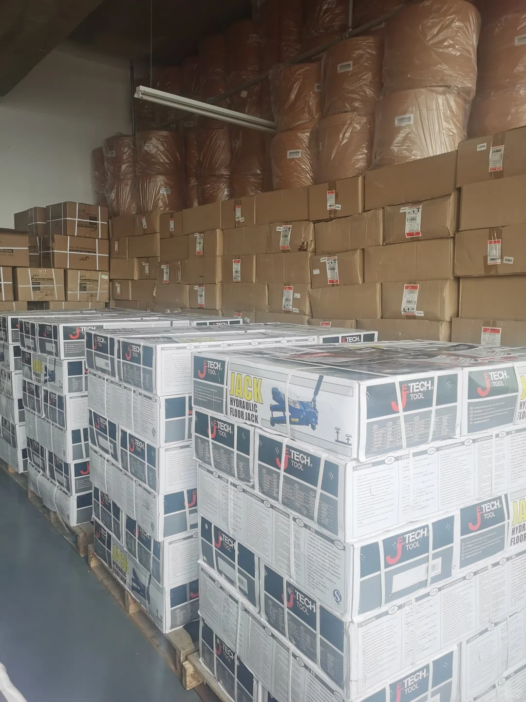 仓库各种五金设备,五金建材批发,欢迎咨询