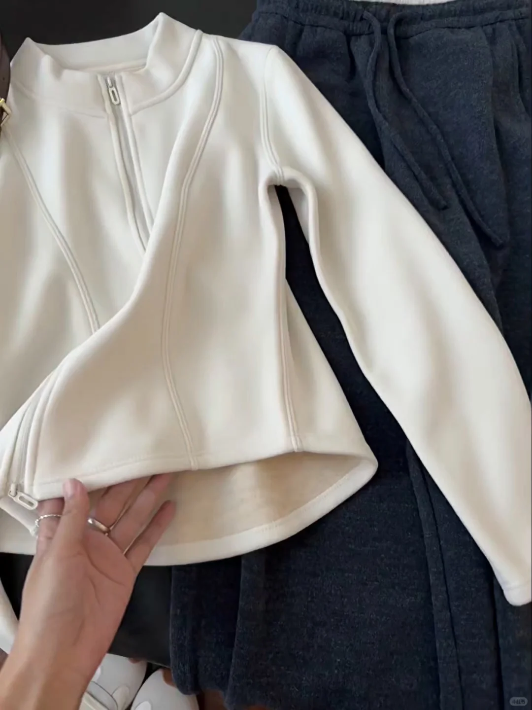 秋冬就穿小蛮腰和糯米裤，这一套太适配了吧